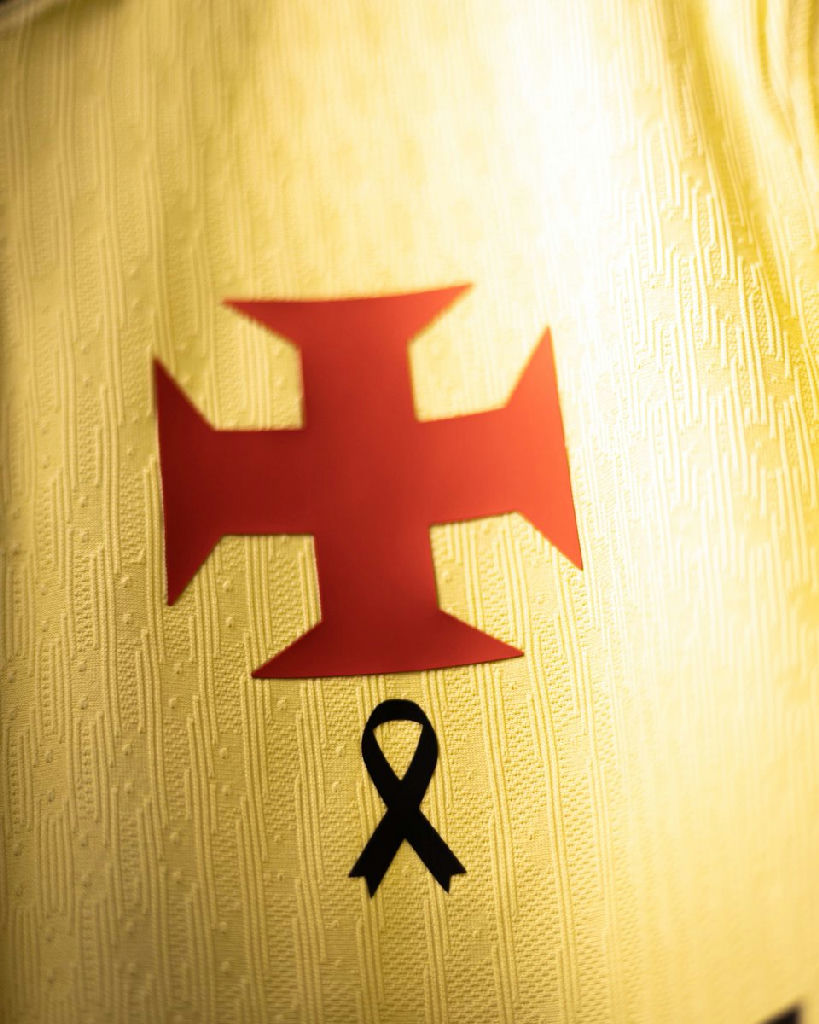 Vasco da Gama prepara tributo especial na camisa para o ex-zagueiro Henrique