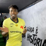 Vasco da Gama registra chegada de atletas ao vestiário em vídeo descontraído