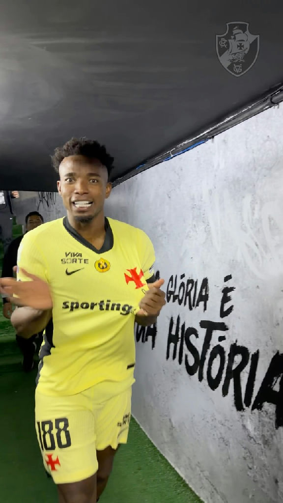 Vasco da Gama registra chegada de atletas ao vestiário em vídeo descontraído