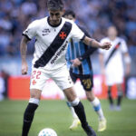 Vasco define escalação com Saldívia na zaga para duelo contra o Coritiba