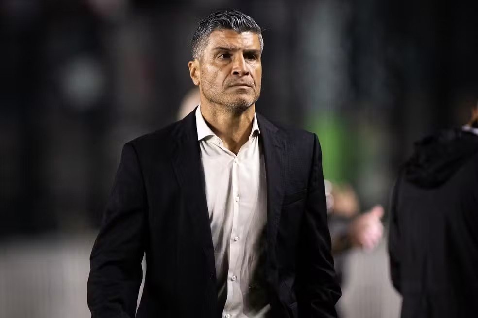 Vasco define formação inicial para jogo-treino contra o Noroeste