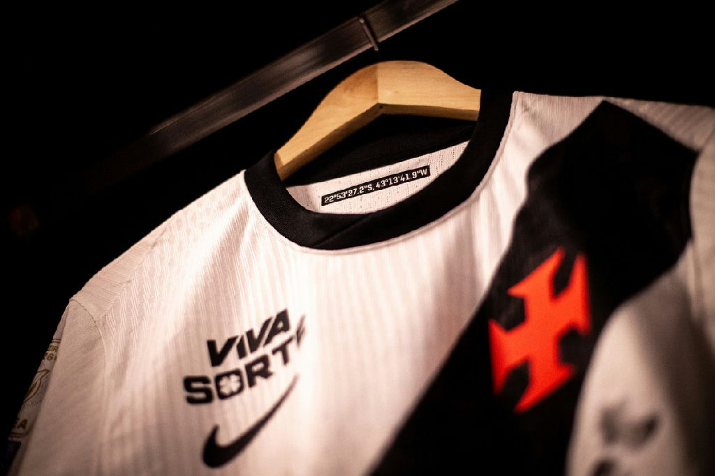 Vasco define uso de uniforme branco para clássico contra o Fluminense