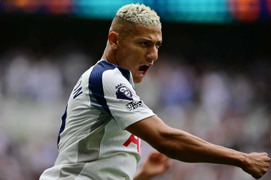Vasco desiste de comprar Richarlison após jogador buscar rescisão com Tottenham