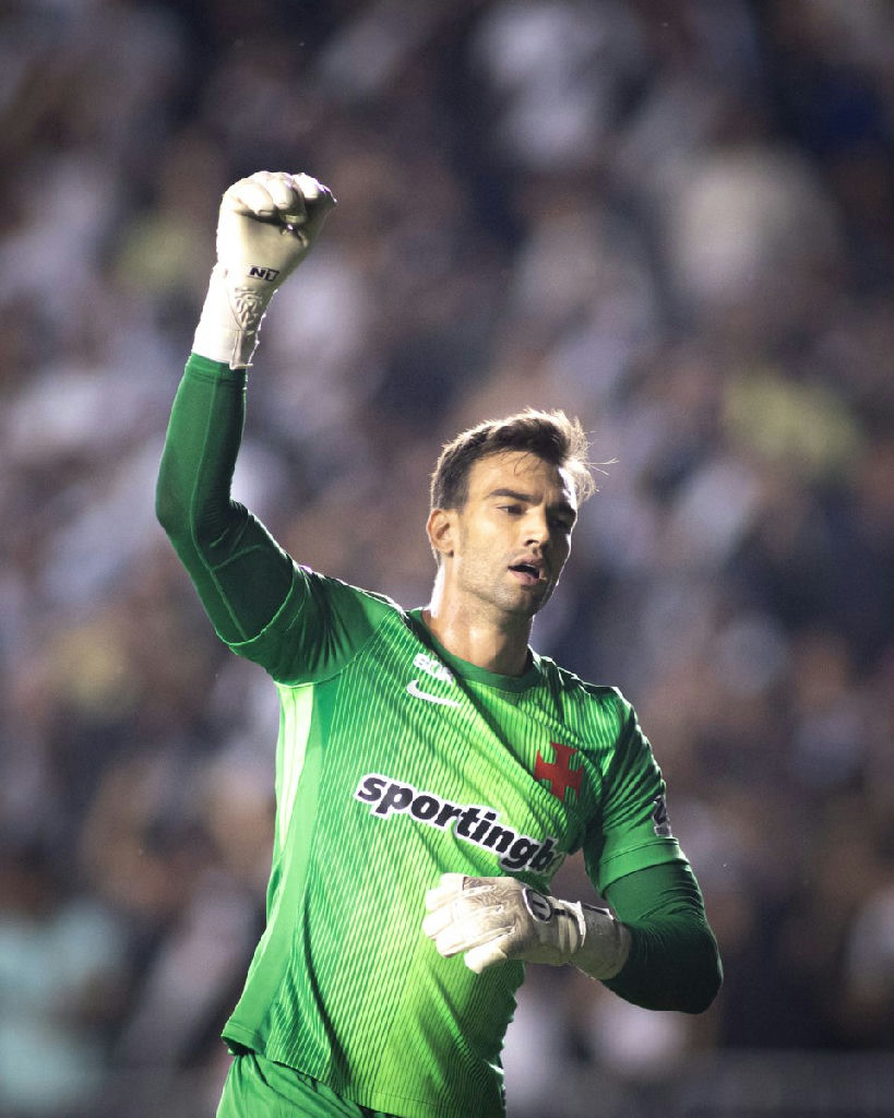 Vasco destaca atuação de Léo Jardim com baliza zero e defesas cruciais