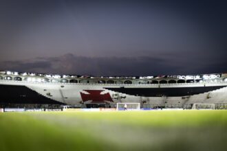 Vasco e Coritiba medem forças em São Januário por objetivos distintos no Brasileirão