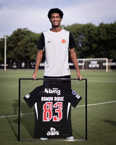 Vasco encaminha renovação de contrato com o jovem Ramon Rique até 2030