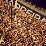 Vasco exibe registros da torcida em São Januário durante celebração