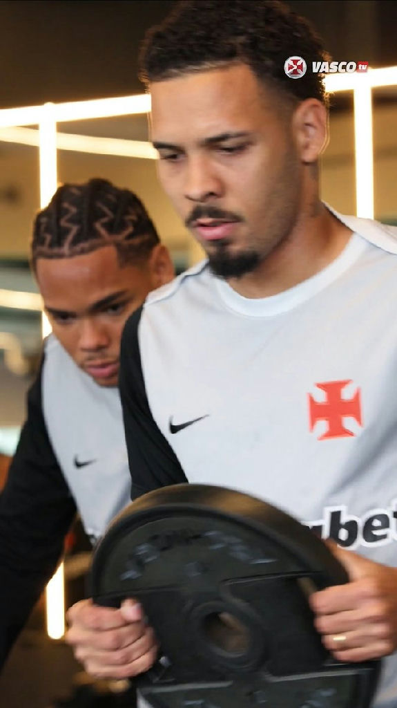 Vasco fortalece elenco com Gabriel Pereira e reintegra Walace Falcão após reviravolta no mercado
