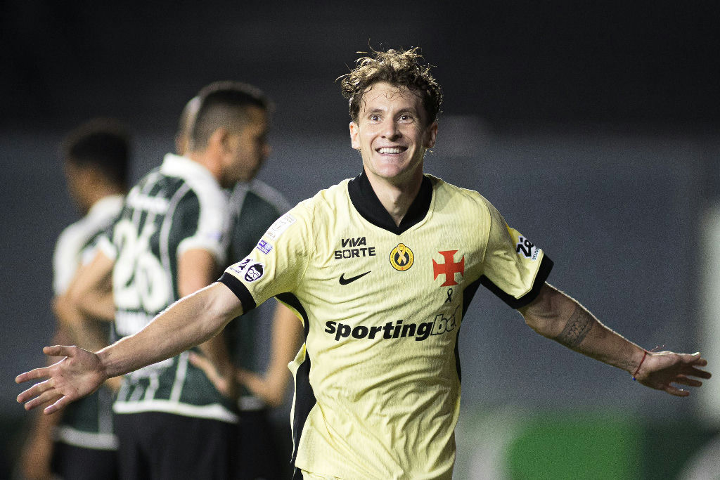 Vasco goleia Coritiba EM São Januário e ganha fôlego na luta contra o rebaixamento