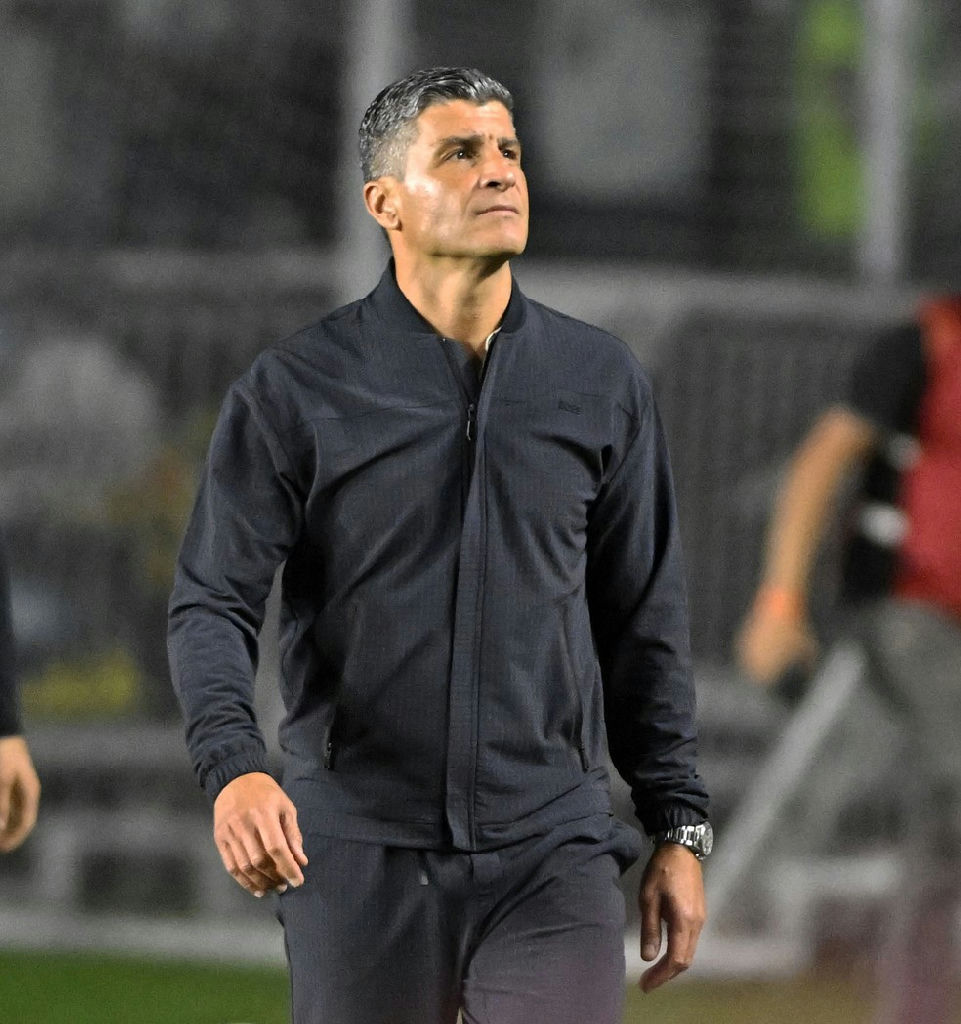 Vasco goleia Coritiba por 5 a 0 e ganha fôlego na luta contra o rebaixamento