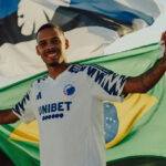 Vasco intensifica tratativas para viabilizar a contratação de Gabriel Pereira