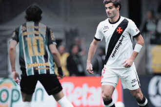 Vasco mantém escalação inicial para o segundo tempo em duelo contra o Grêmio