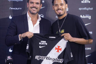 Vasco oficializa a contratação do zagueiro Gabriel para a temporada