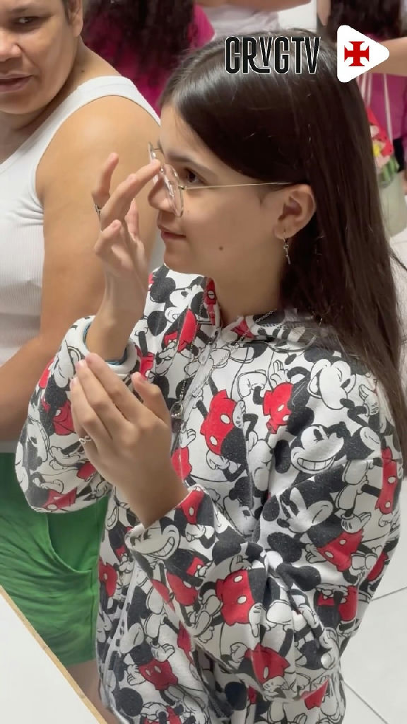 Vasco promove saúde visual e entrega óculos a jovens de comunidades carentes