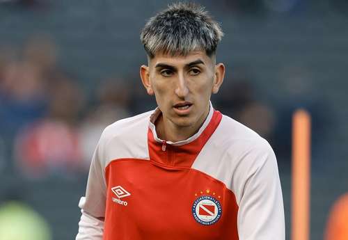 Vasco reforça elenco com a contratação do meia Alan Lescano