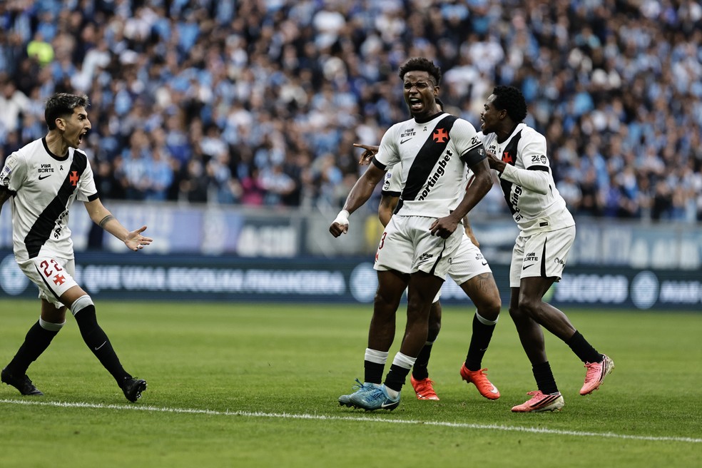 Vasco supera Grêmio fora de casa e mantém foco em sequência de decisões