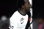 Vasco supera o Vitória no Barradão e avança à semifinal da Copa do Brasil