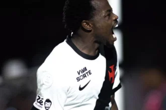 Vasco supera o Vitória no Barradão e avança à semifinal da Copa do Brasil