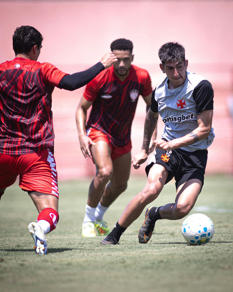 Vasco vence o Noroeste por 4 a 1 em jogo-treino durante a Data Fifa