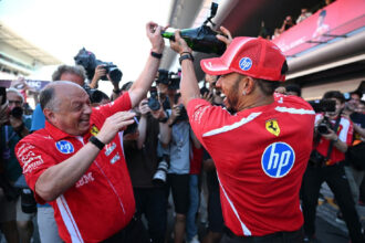 Vasseur mantém política de igualdade entre Hamilton e Leclerc na Ferrari