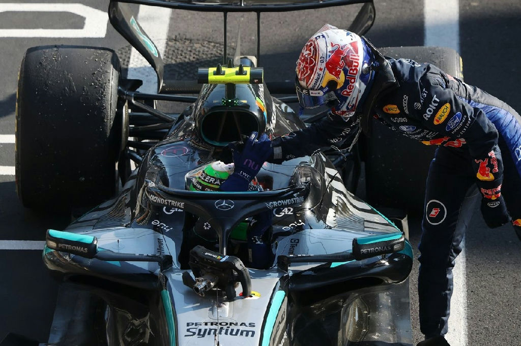 Verstappen confirma negociações com Mercedes e Mclaren antes de seguir na Red Bull