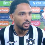 Vitinho analisa empate do Botafogo e projeta recuperação no Brasileirão