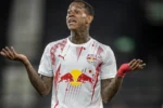 Wallace Yan é expulso e provoca torcida do Botafogo após empate no Nilton Santos