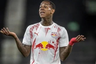 Wallace Yan é expulso e provoca torcida do Botafogo após empate no Nilton Santos