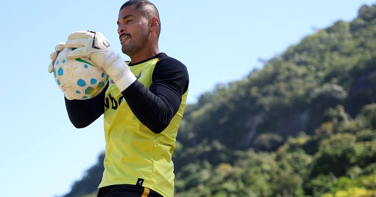 Warleson retorna aos treinos no Botafogo após sutura por corte profundo no queixo