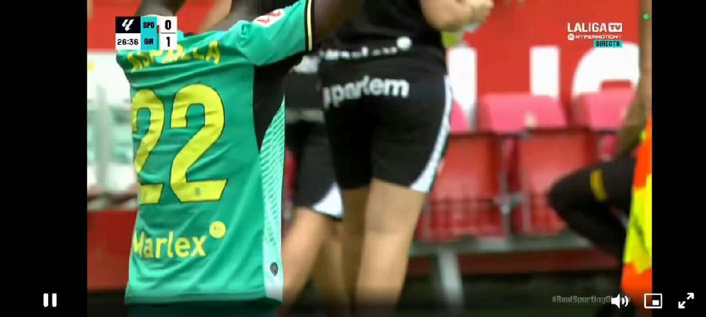 Yaser Asprilla balança as redes pelo Girona em meio a especulações sobre o Vasco