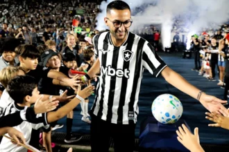 Ziyech descarta aposentadoria e projeta nova fase no Botafogo