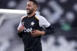 Ziyech ganha condições de jogo e pode estrear como titular pelo Botafogo