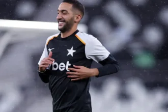 Ziyech ganha condições de jogo e pode estrear como titular pelo Botafogo