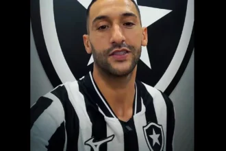Ziyech se apresenta ao Botafogo e declara propósito em sua chegada ao clube