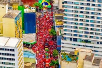 A ocupação da rua Augusta por multidão em ato político na capital paulista