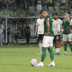 Abel Ferreira critica cobrança de pênalti de Paulinho em vitória do Palmeiras