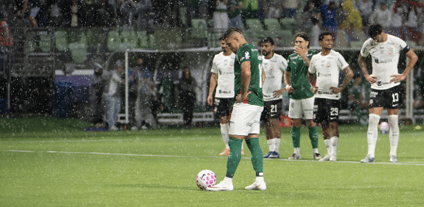 Abel Ferreira critica cobrança de pênalti de Paulinho em vitória do Palmeiras