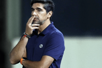 Abel Ferreira rebate polêmica e afirma que Palmeiras garantiu vaga em campo