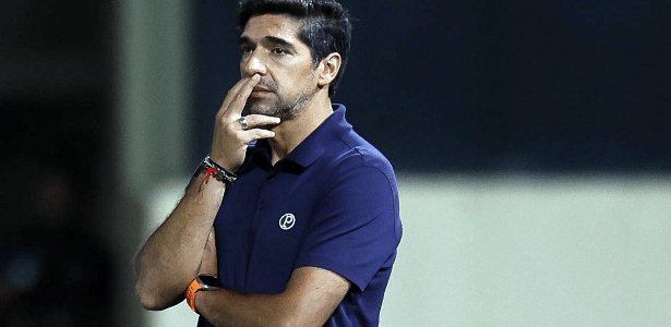 Abel Ferreira rebate polêmica e afirma que Palmeiras garantiu vaga em campo