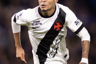 Adson brilha e consolidez ofensiva marca desempenho na competição continental