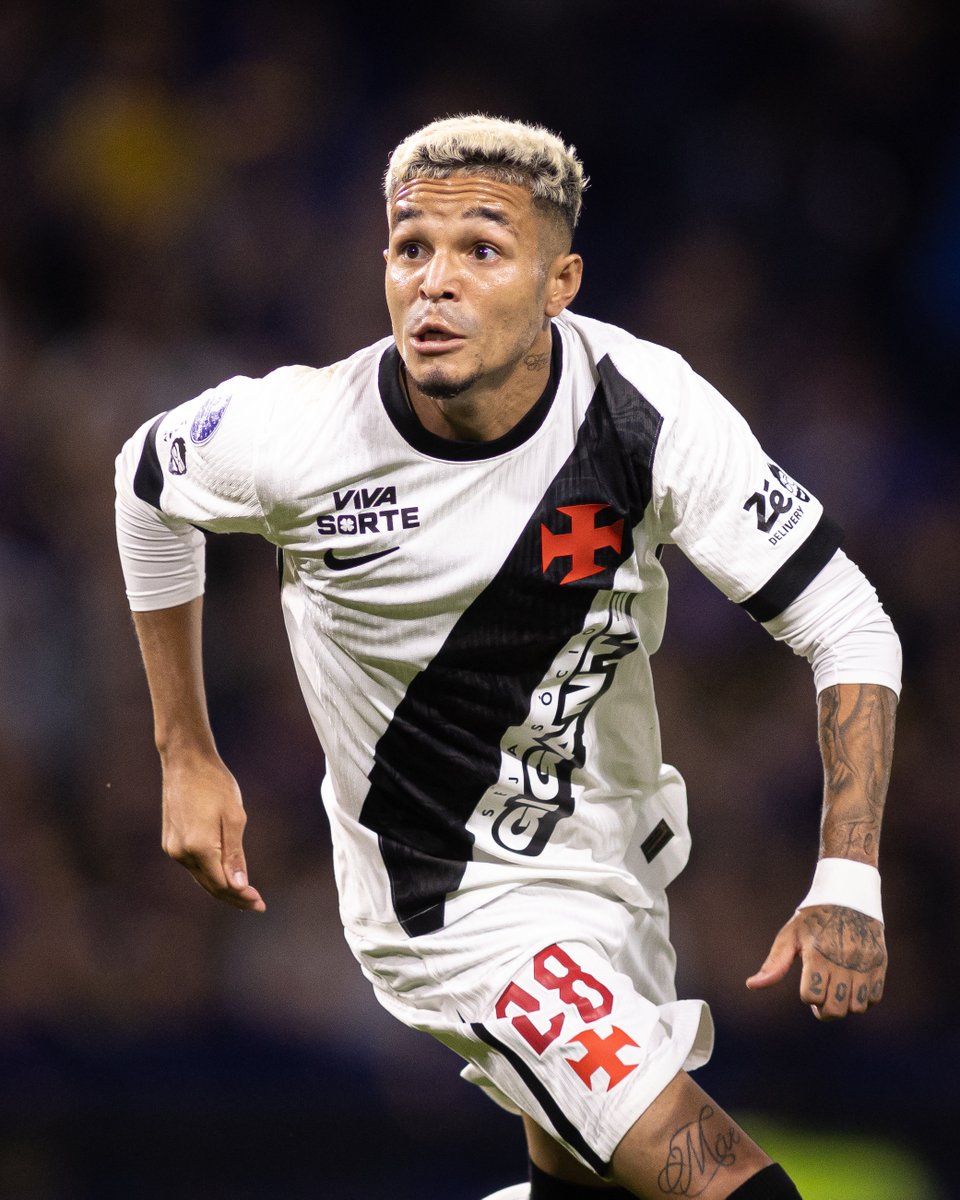 Adson brilha e consolidez ofensiva marca desempenho na competição continental