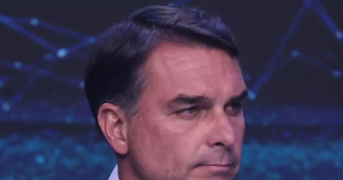 Aeronave com senador Flávio Bolsonaro e familiares pousa em Miami