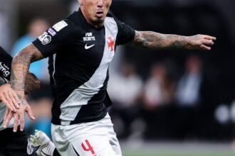Alan Saldivia se destaca no sistema defensivo do Vasco da gama