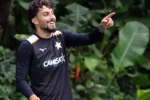 Alex Telles destaca impacto de Tite e foca na permanência do Botafogo
