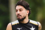 Alex Telles detalha renovação com Botafogo e prioriza projeto do clube