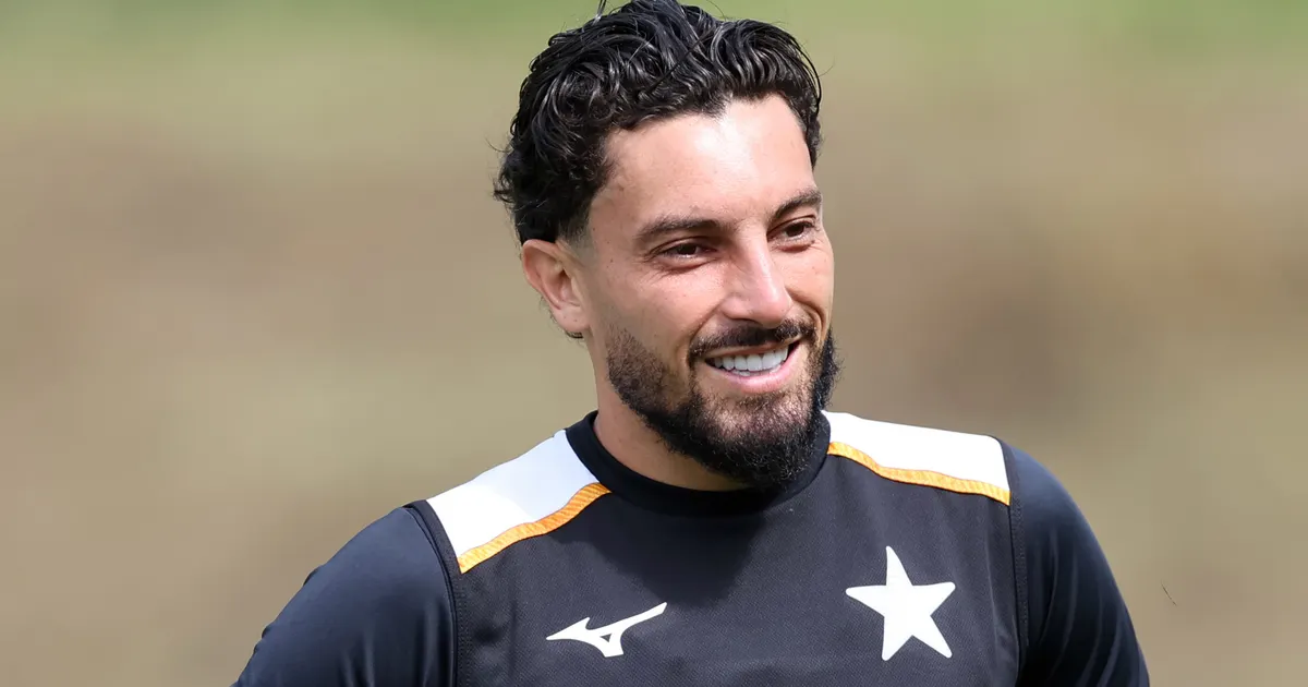 Alex Telles pede apoio da torcida do Botafogo para o clássico contra o Vasco no Nilton Santos