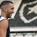Alex Telles projeta crescimento de Ziyech e destaca adaptação no Botafogo