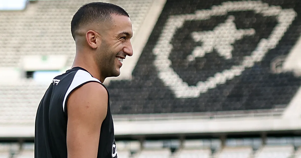 Alex Telles projeta crescimento de Ziyech e destaca adaptação no Botafogo
