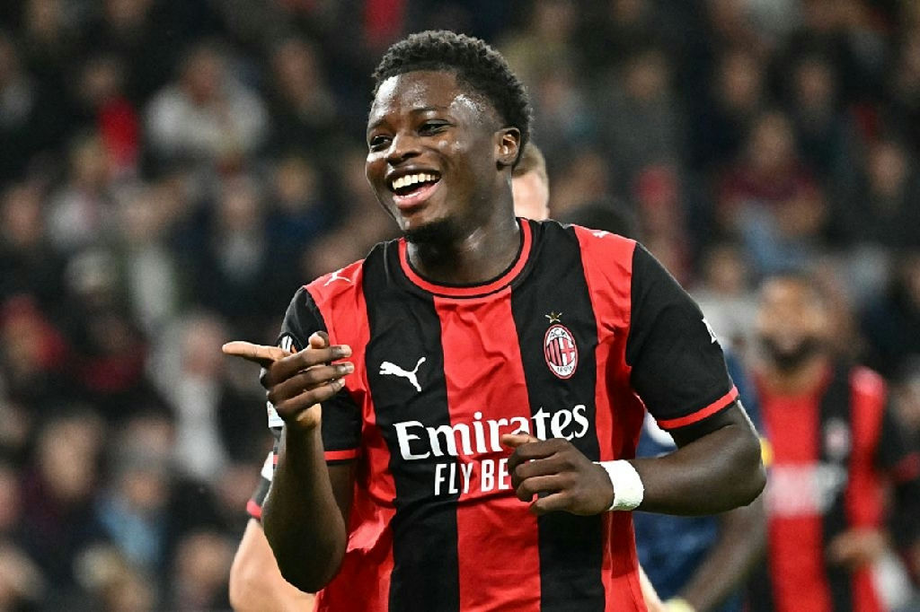 Alphadjo Cissé entra para a história do Milan com hat-trick europeu
