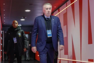 Ancelotti enfrenta críticas de torcedores após escolhas em amistoso da Seleção